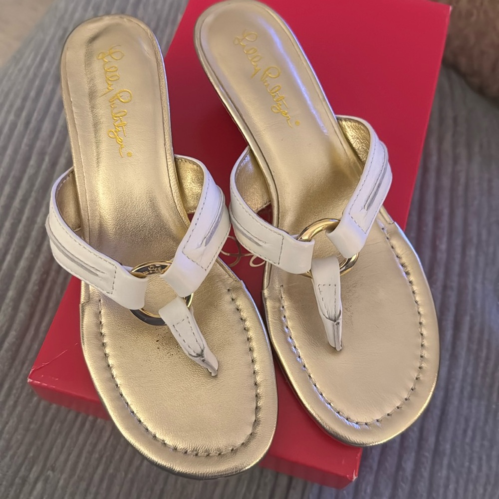 Lilly Pulitzer, sandal size 6 1/2 white with gold hardware